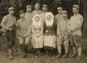Alice O’Brien (right) and her friend, Doris Kellogg, posed with a group of men during World War I. “My hands are behind me,” O’Brien said, “because they were covered with doughnut dough.” Photo courtesy of Alvina O’Brien / Minnesota Historical Society