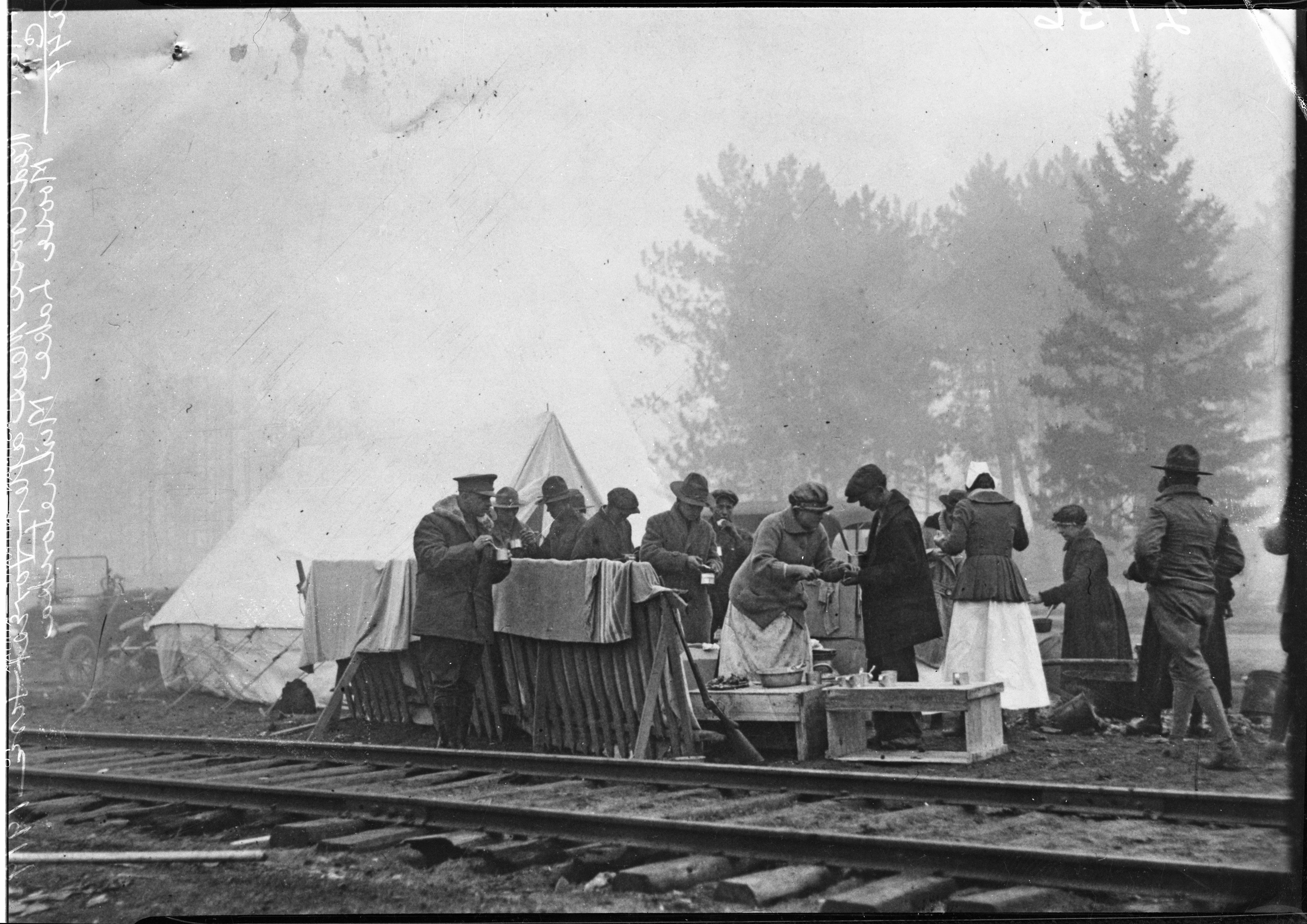 The Red Cross served meals to fire survivors in Minnesota. Photos courtesy of the Minnesota Historical Society